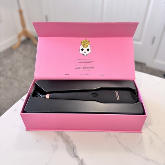 amika: Polished Perfection Straightening Brush 2.0 | only used twice - Picture 2 of 5